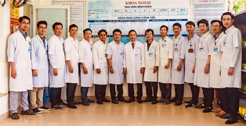 Tập thể bác sĩ Khoa Ngoại - Bệnh viện Phụ sản Nhi Đà Nẵng